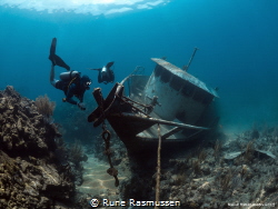 Josh & a small wreck in Roatan by Rune Rasmussen 